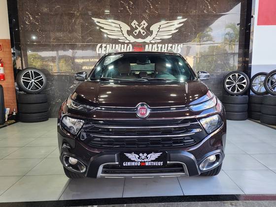 FIAT TORO 2.0 16V TURBO DIESEL RANCH 4WD AT9 FIAT TORO 2.0 16V TURBO DIESEL RANCH 4WD AT9